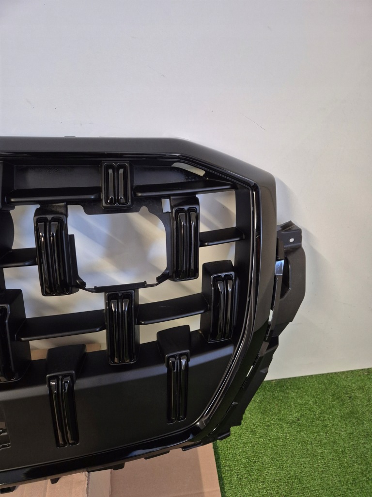 фото №8, Audi q8 4m8 lift решётка радиатора решётка радиатора решётка радиатора радиатора 4m8853651 оригинал чёрный