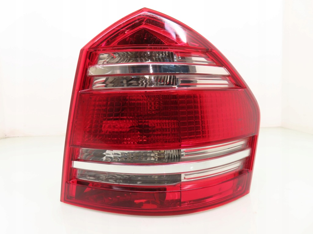 Купити Лампа права задня mercedes x164 a1648200664