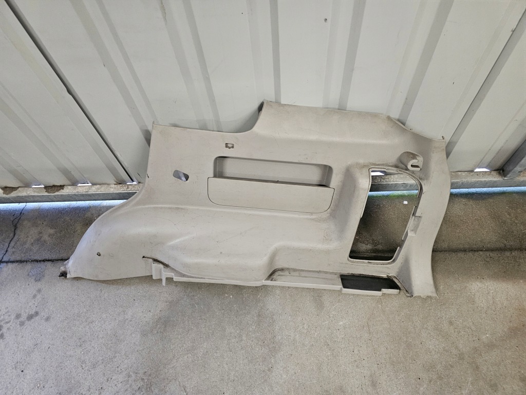 Mercury mariner 06-10 обшивка багажника ліва праві 8l84 7831013 америка Ціна