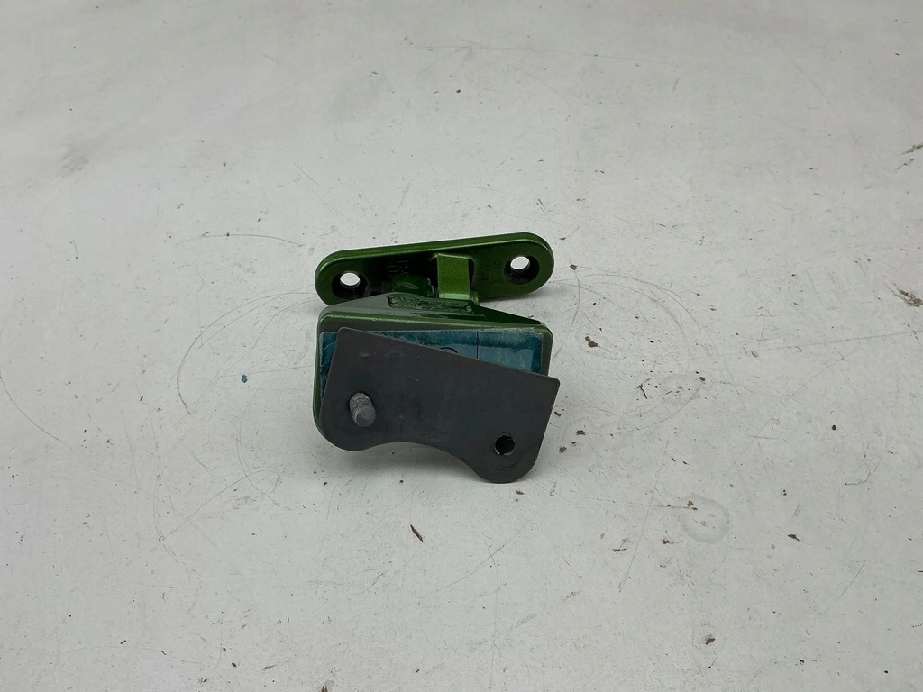 фото №9, Mercedes-benz a w176 2016 петля нижній двері задніх