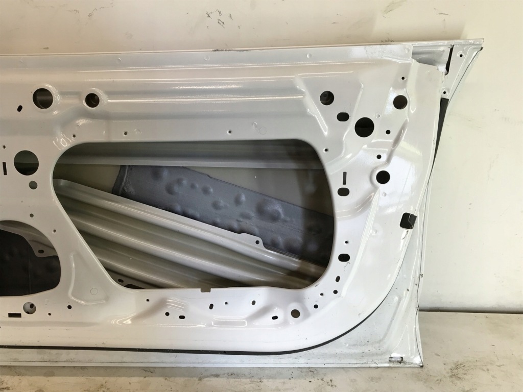 Tesla model 3 iii дверь правый перед с Разборки