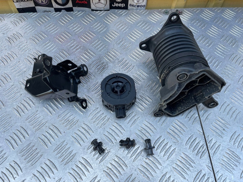 фото №1, Honda jazz v crosstar клаксон сигнал кронштейн ideał 068900-6260