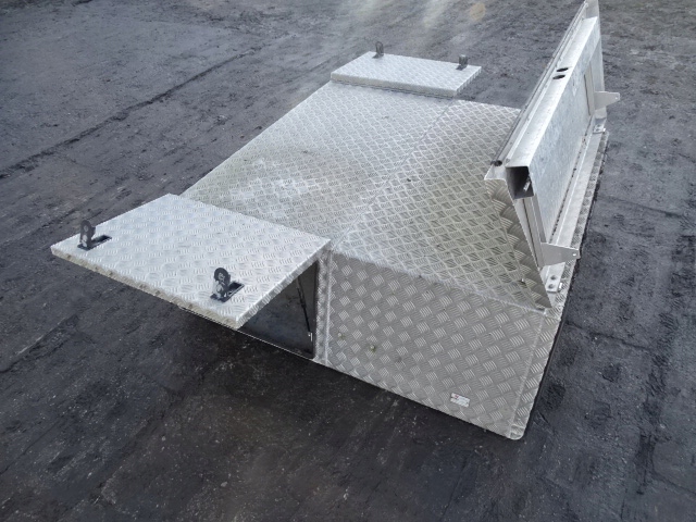 фото №8, Toyota hilux 12r 2,5d4d накладка обшивка