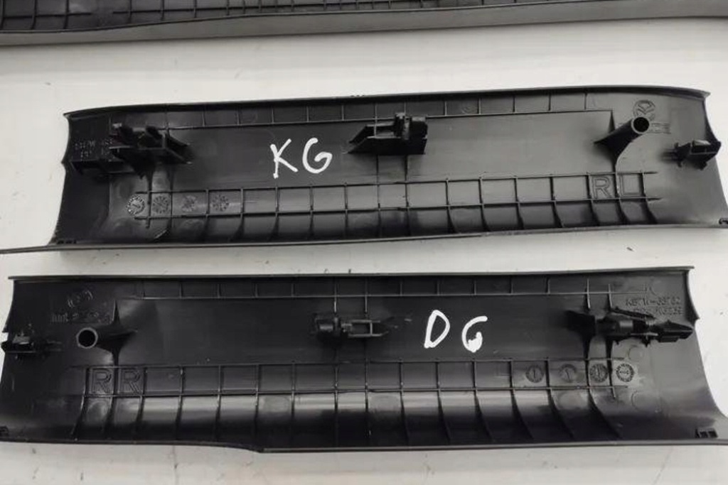 Накладка порог mazda cx-5 kf kb7w68730 2.0l дизель 110kw 2020 Недорого