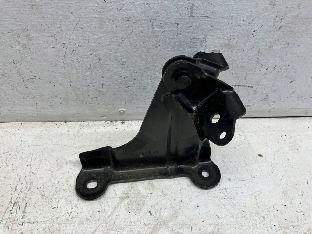 фото №2, Avensis t27 kombi кронштейн сидіння сидінь задня