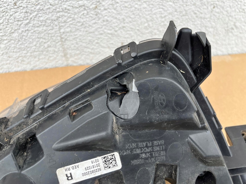 Протитуманна фара led drl правий hyundai ioniq 4 iv 92208-g2000 Зі Шроту
