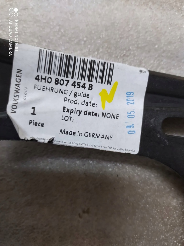 фото №3, Audi a8 напрямна бампера правий задня 4h0807454b