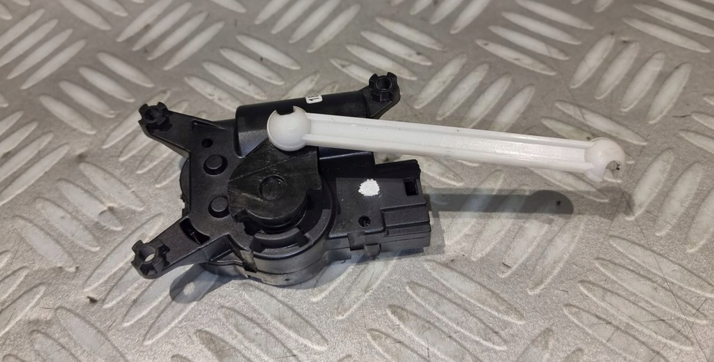 фото №7, Vw multivan transporter t5 t6 моторчик кришки обігрівача задня 7e0907512