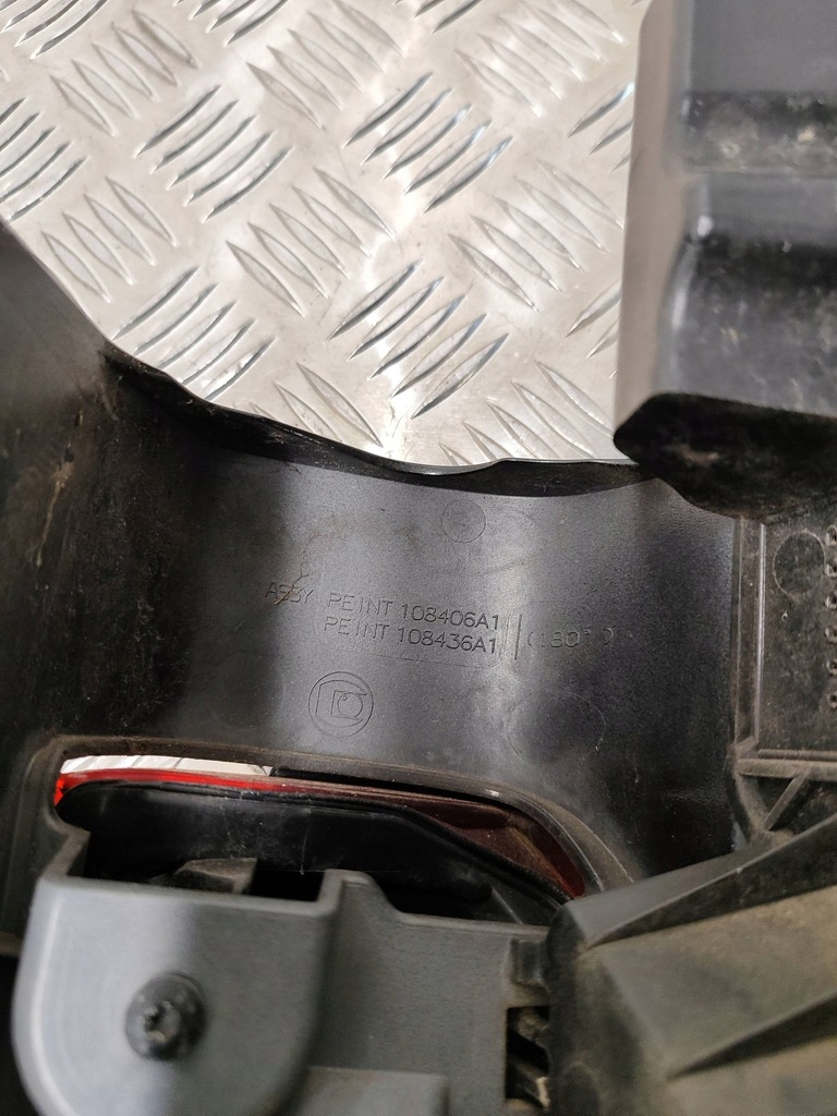 фото №15, Opel vivaro 2016 ліва сторона лампа задня