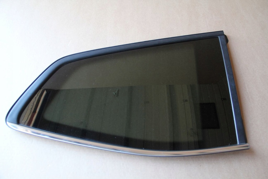 фото №1, Стекло кузовная хром боковая правый задняя vw atlas