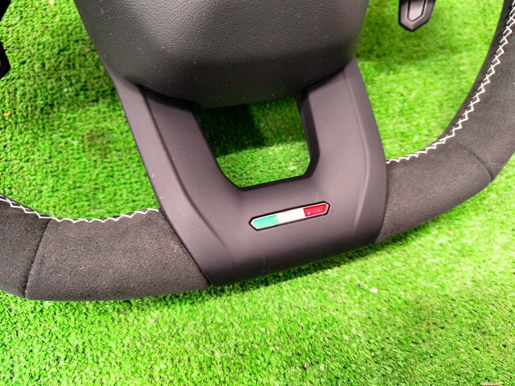 фото №6, Lamborghini urus воздуховод лепестки переключения alcantara белый nić