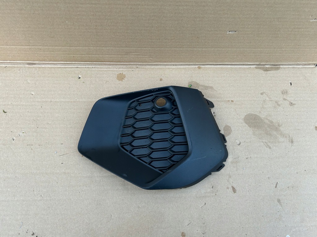 Купити Audi a3 ліва решітка бампера перед передня