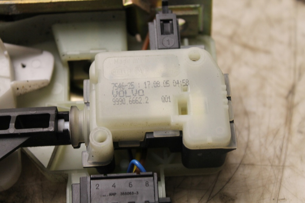 фото №4, V70 ii 00r-zamek крышки багажника задняя