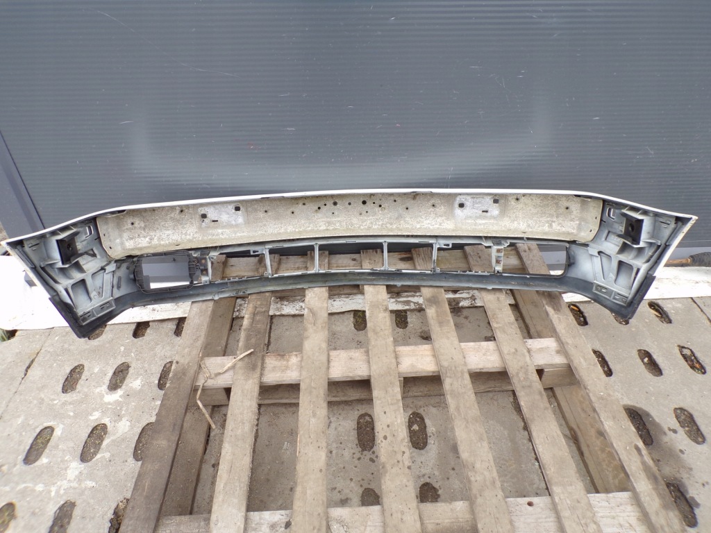 Бампер передний перед bmw e34 цвет alpine weiss в Украине