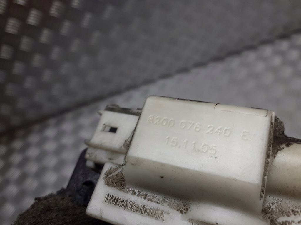 фото №3, Замок крышки багажника renault clio iii 8200076240