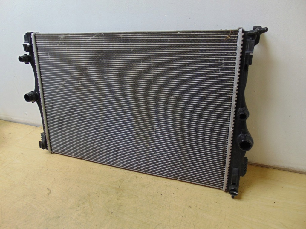 Купити Радіатор води mercedes w177 w247 a2475000203