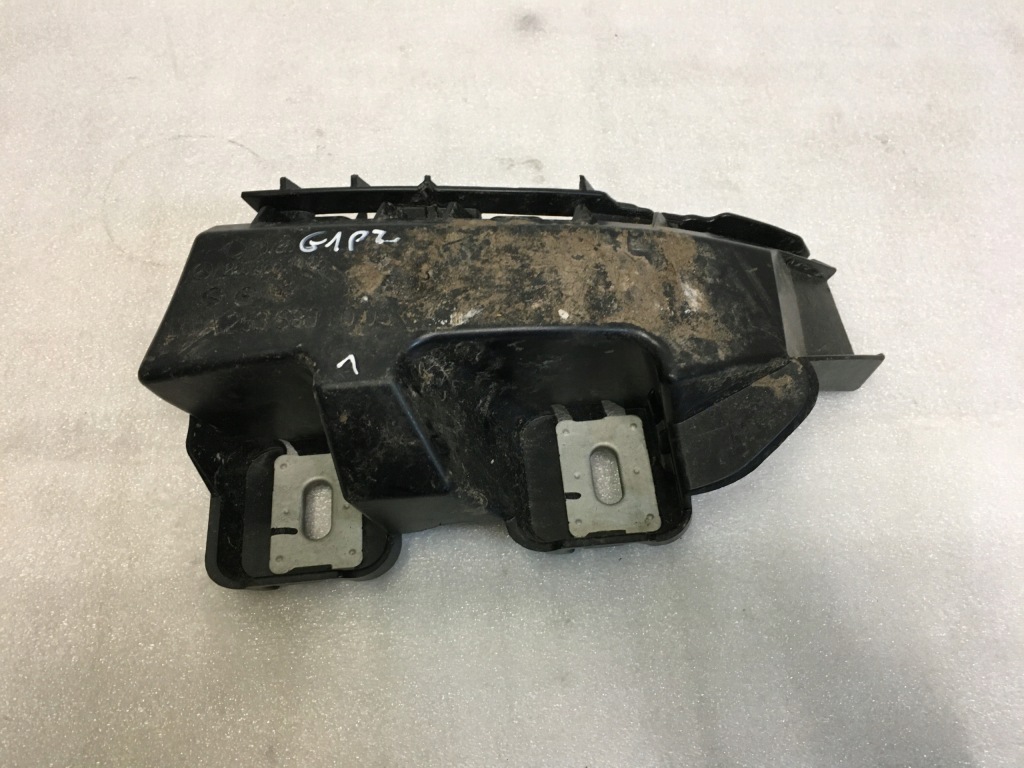 фото №1, Mercedes w253 glc напрямна бампера правий задня