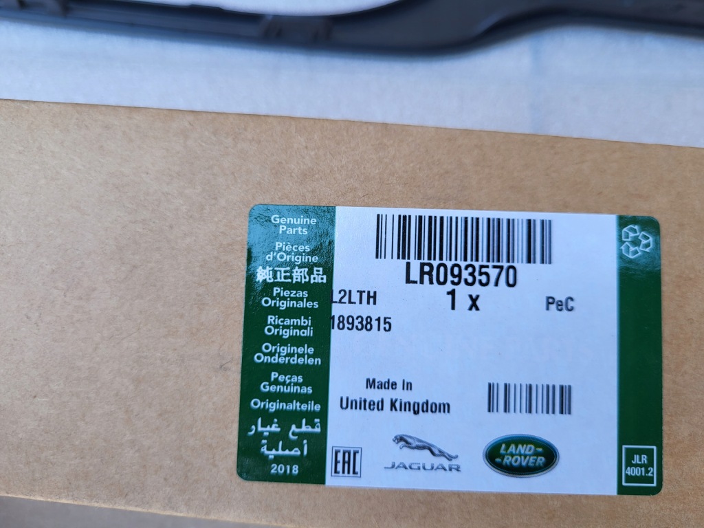 фото №7, Range rover velar молдинг бампера задняя правая new оригинальный номер