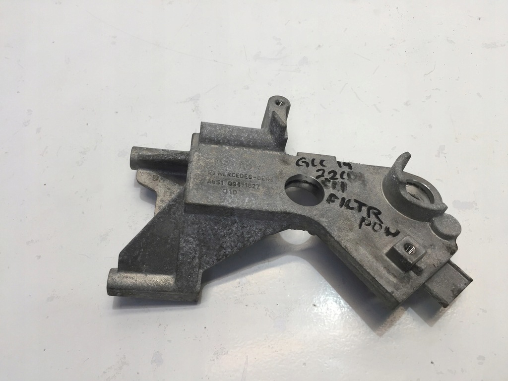 фото №1, Mercedes glc x253 2.2 кронштейн фильтра воздуха