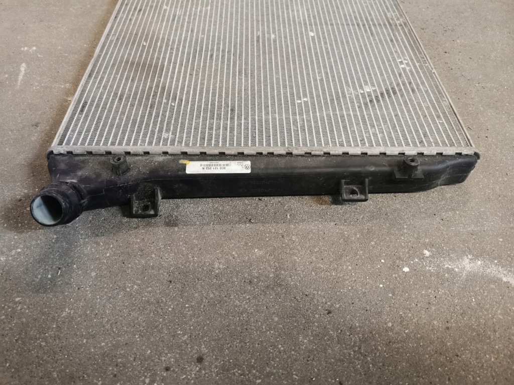 Радіатор води vw passat b6 3c0 2.0tdi в Україні