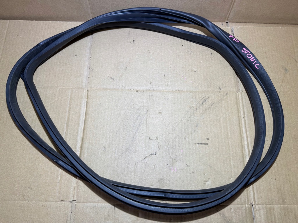 Купить Kia stonic прокладка дверь правый перед правый  передняя