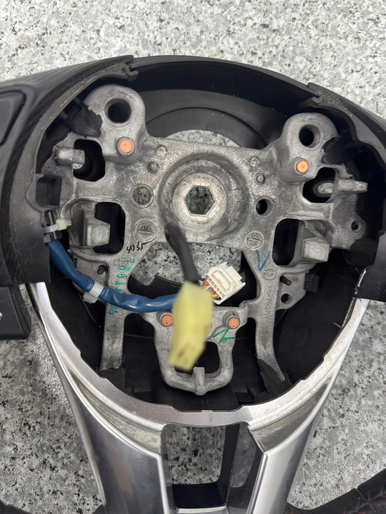 фото №10, Воздуховод кожа кожаный мультифункция mazda 3 bm 2013-2017