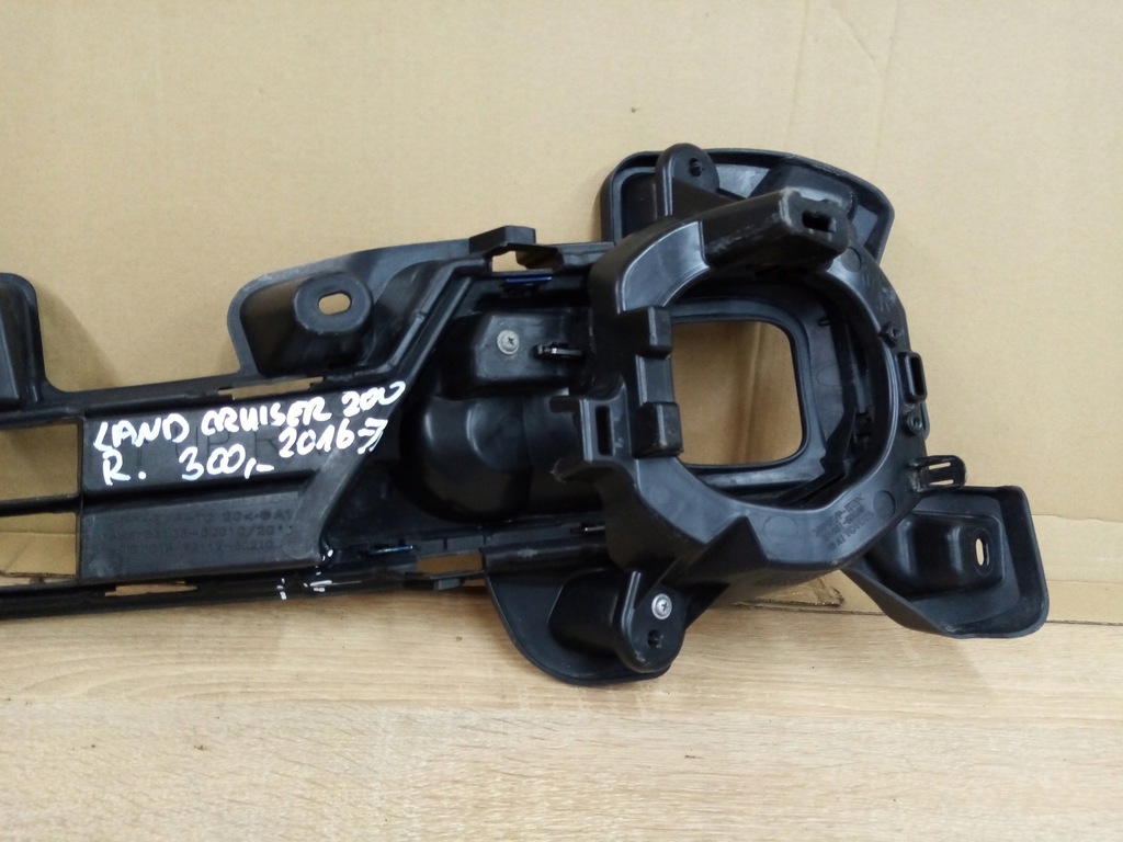 фото №8, Toyota land cruiser 200 v8 решітка бампера права