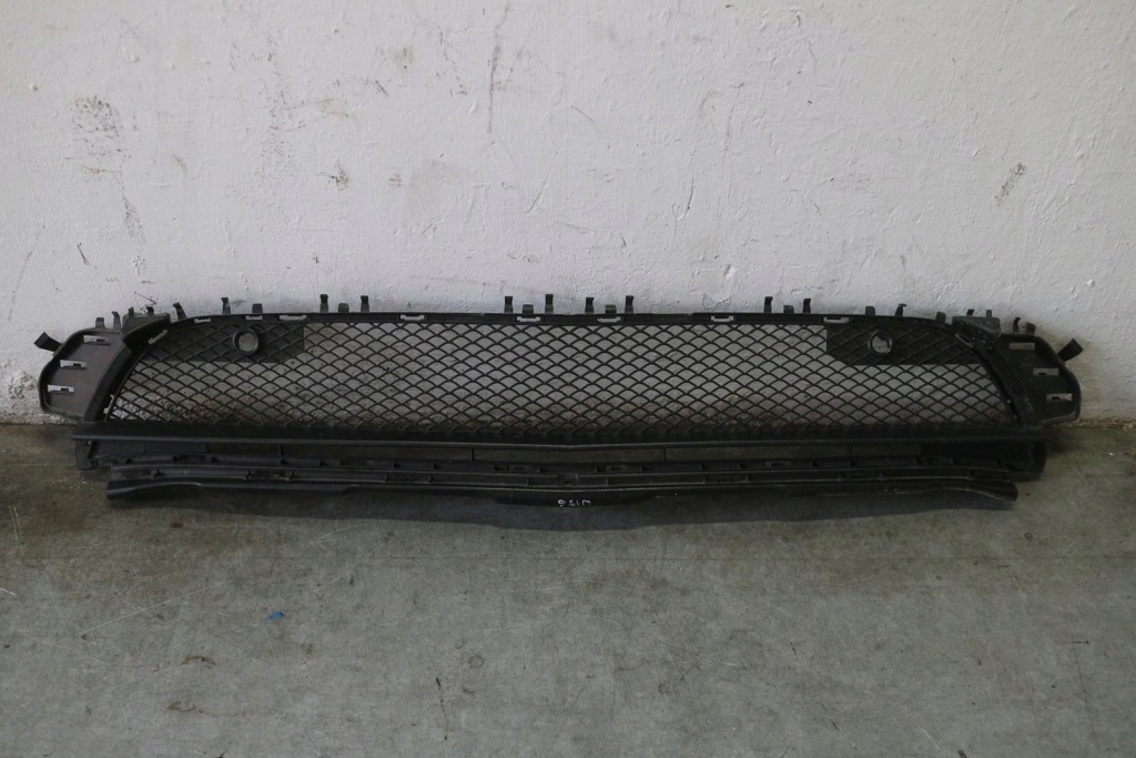 Купить Решётка заглушка средняя перед mercedes w156 gla a1568854322 amg