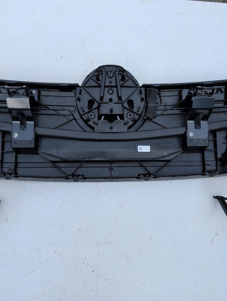 Капот крышка двигателя lc9x 1t3823029c 1t3823031a vw id. buzz Киев