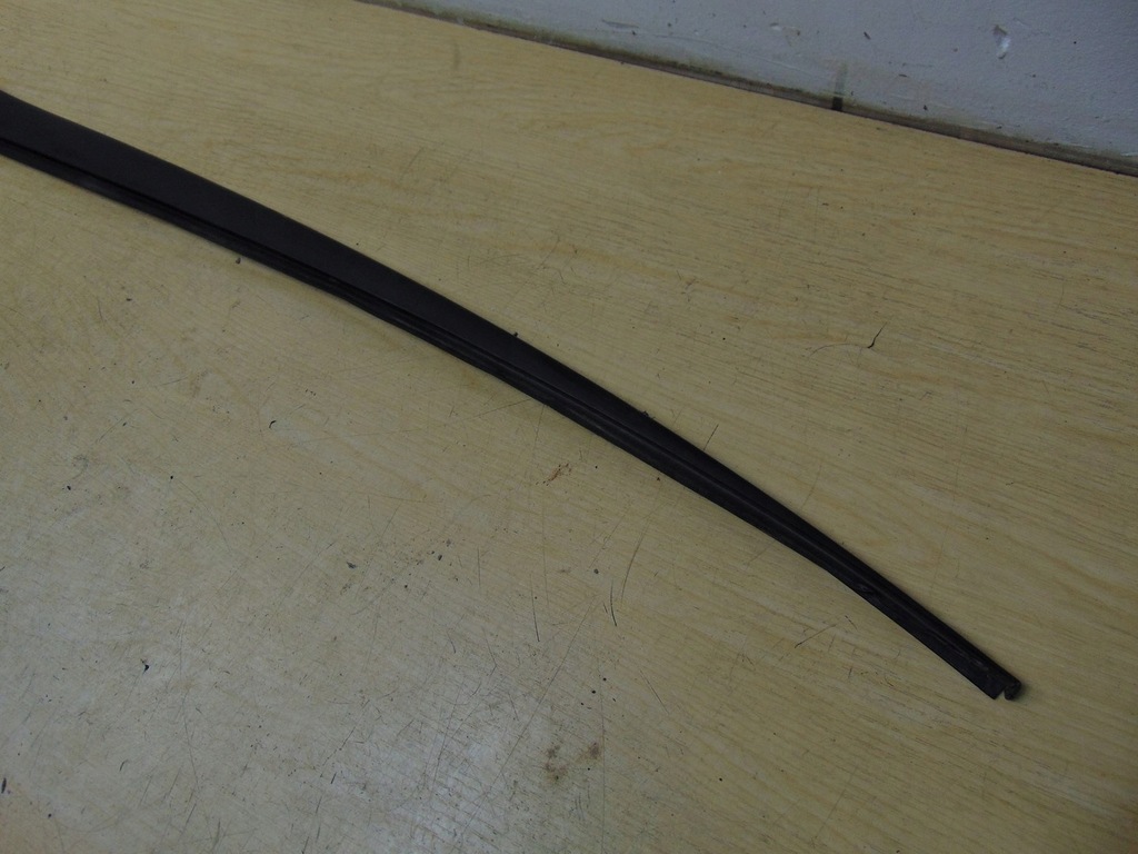 фото №8, Молдинг стекло лобовое сторона правая vw golf vi plus 5m0854328