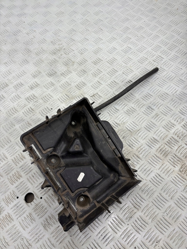 фото №1, Основание аккумулятор volkswagen fox 5z0915331b