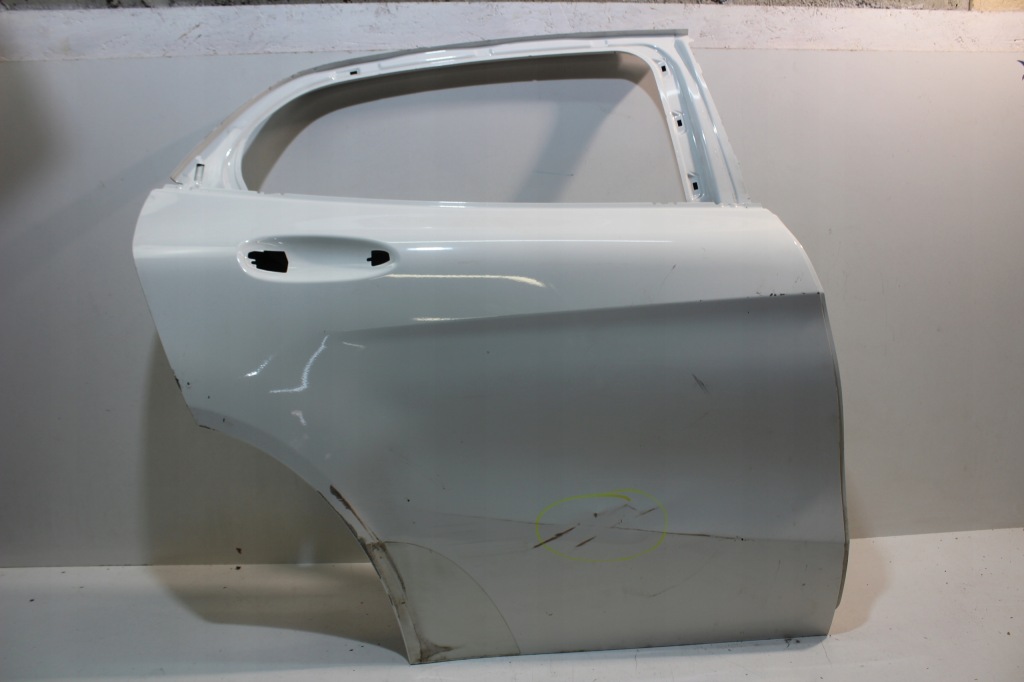 Купити Двері праве задній mercedes gla 156 w156 x156 oem