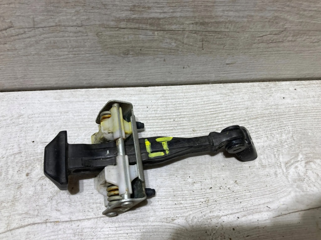 фото №1, Ford fiesta mk8 обмежувач двері задня