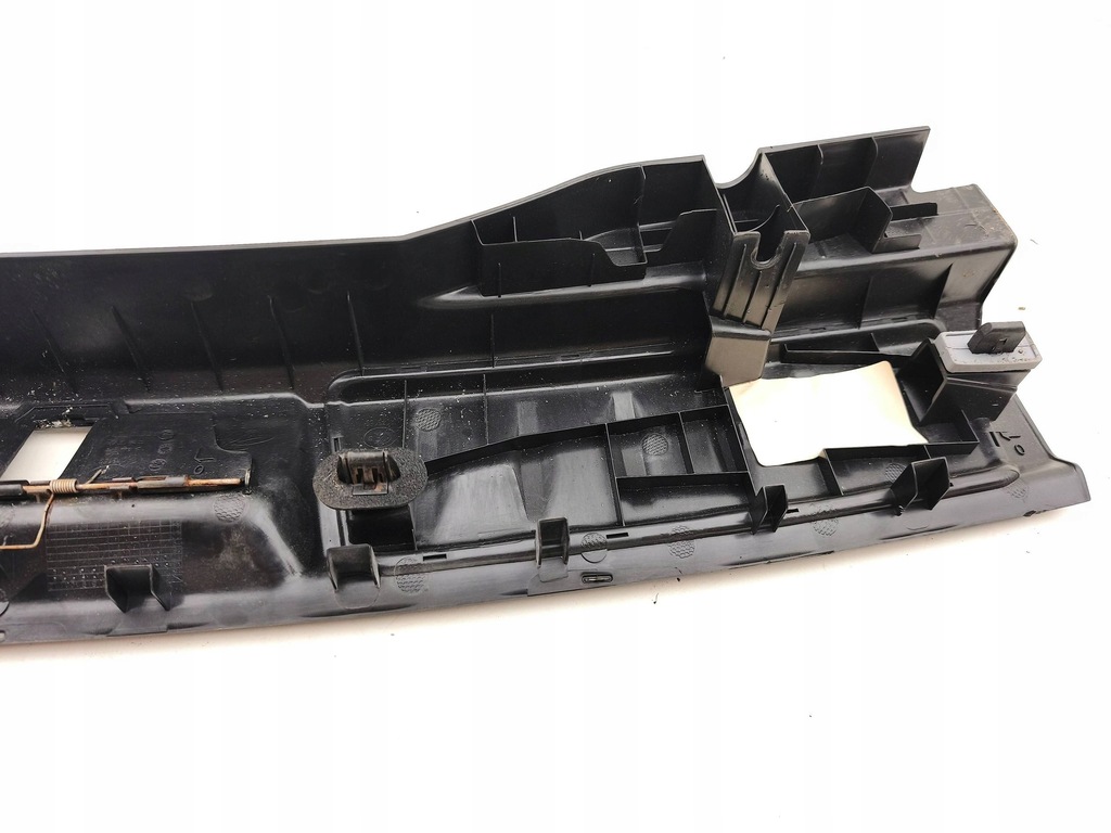 фото №7, Jaguar f-pace 2017 обивка крышки багажника a073159