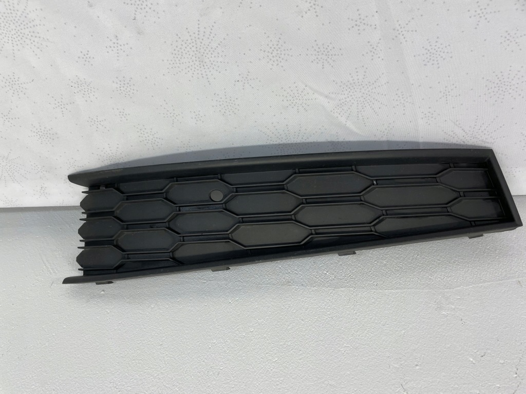 фото №1, Skoda оригинальный номер 657807681a решётка решётка радиатора бампера