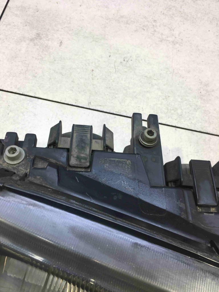 Фара правий перед mazda 626 v 1.8 16v Зі Шроту