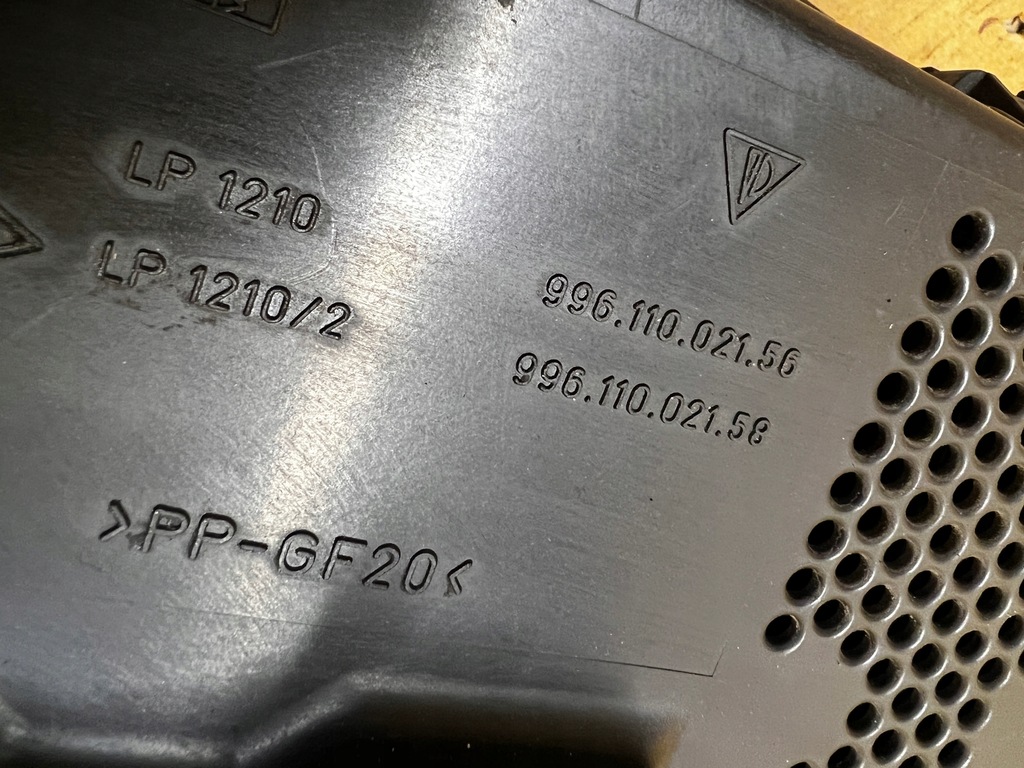 фото №9, Корпус фильтра воздуха porsche carrera 911 996 3.4