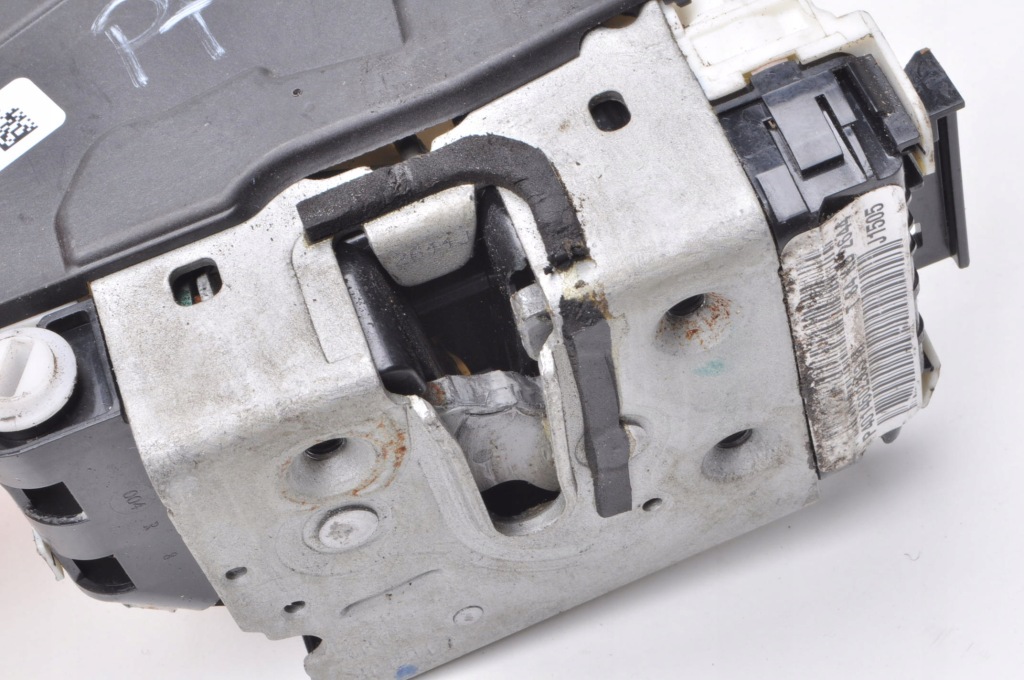 Купить Maserati ghibli iii m157 замок дверь правый задний  задний p1 670030898