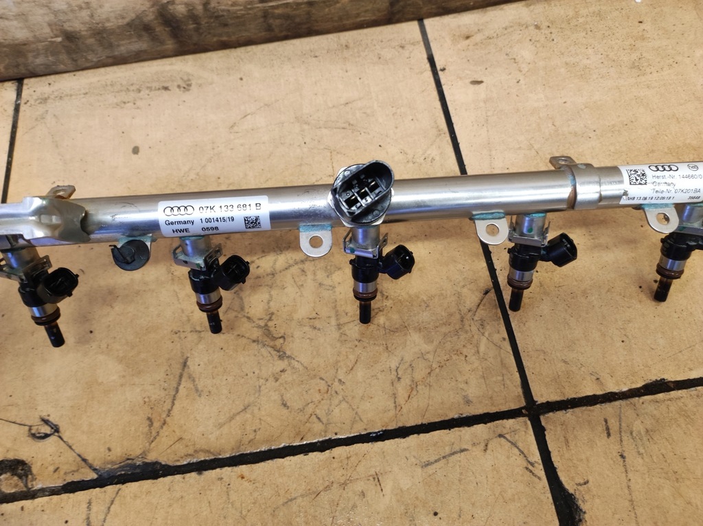 фото №7, Инжектор молдинг впрыскная топлива audi a3 rs3 8v 2.5 tfsi