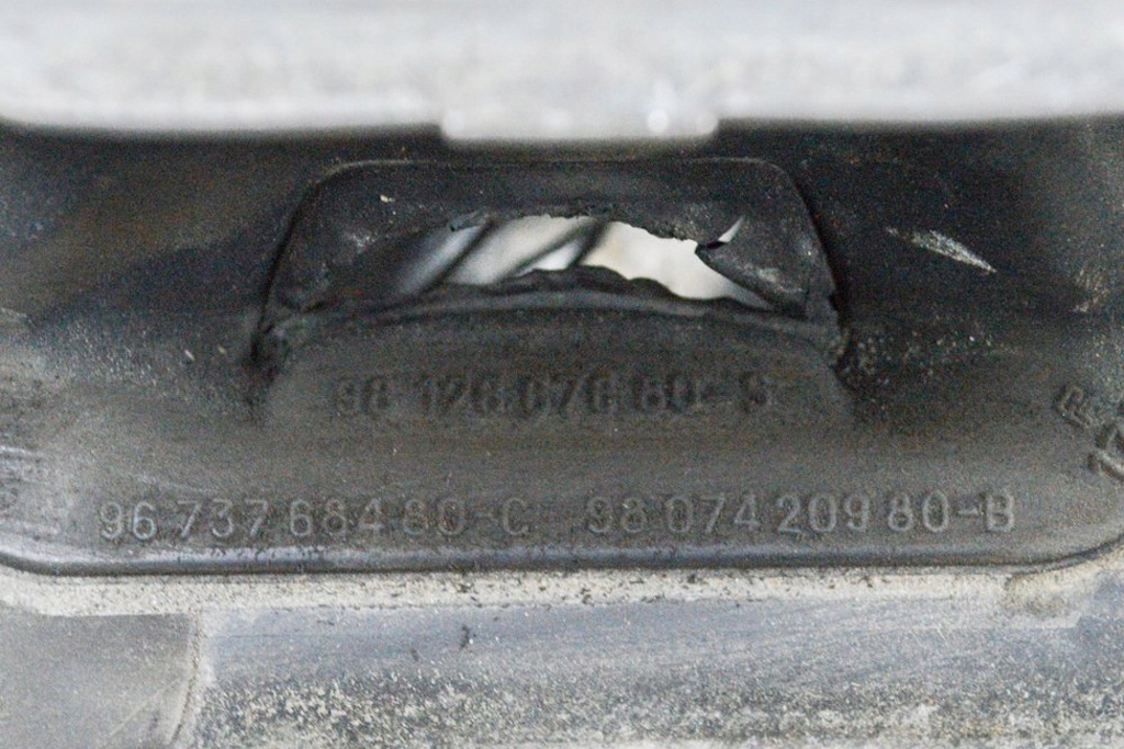 фото №6, Opel vauxhall grandland x ліва сторона кріплення двигуна 9812667880 1.2 benz