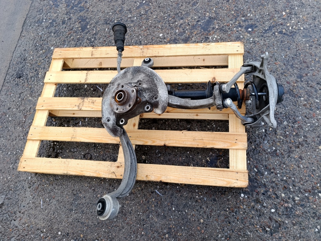 фото №1, Audi a4 b8 lift права поворотний кулак амортизатор важіль перед 4g0407243c