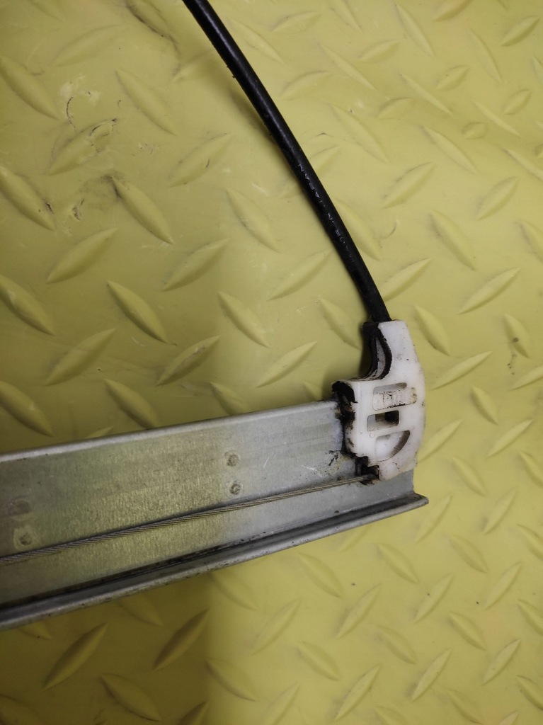 фото №8, Suzuki liana i подъемник стекло правый задняя 8343076f10