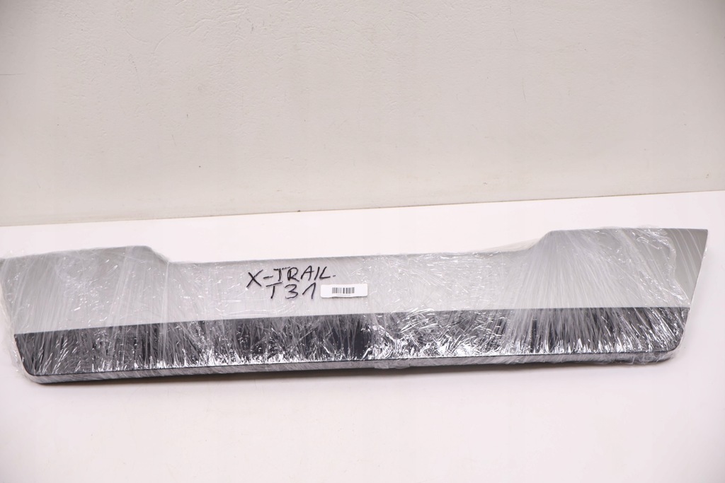 фото №10, Nissan x-trail t32 накладка крышки багажника 909011dj0a