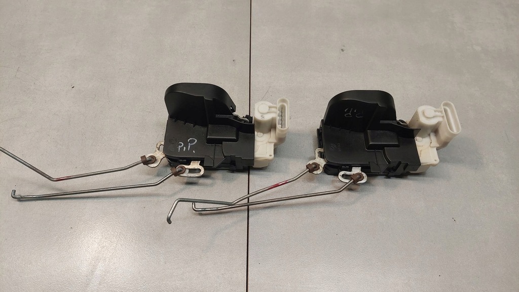 фото №1, Замок двері правий перед alfa romeo 147 6 pin