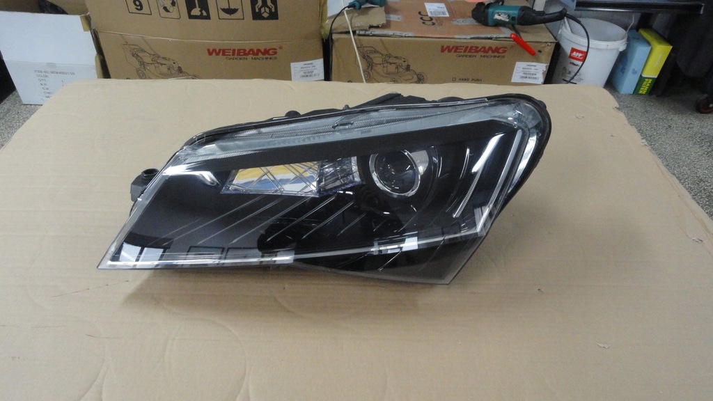 фото №1, Лампа передняя левая skoda superb 3v1