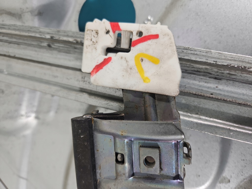 фото №8, Підйомник перед лівий hyundai i30 i 07-12 82470-2r000 5d