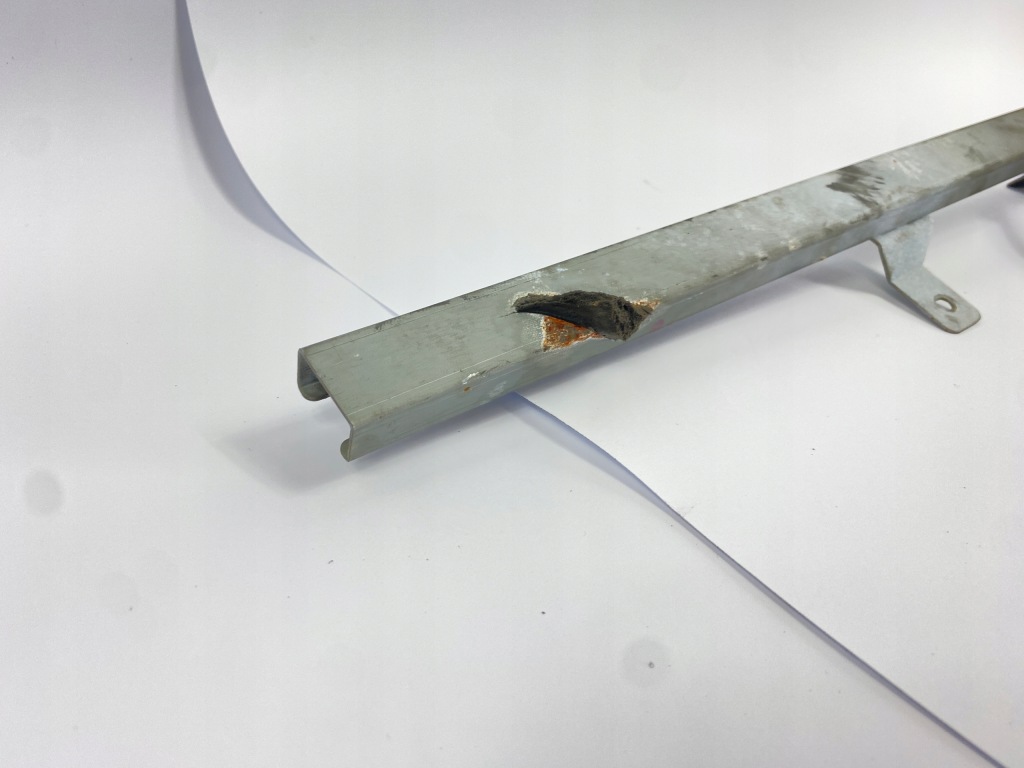 Podajnik поперечина безопасности левый водителя mercedes w140 cl c140 1137020033 Киев