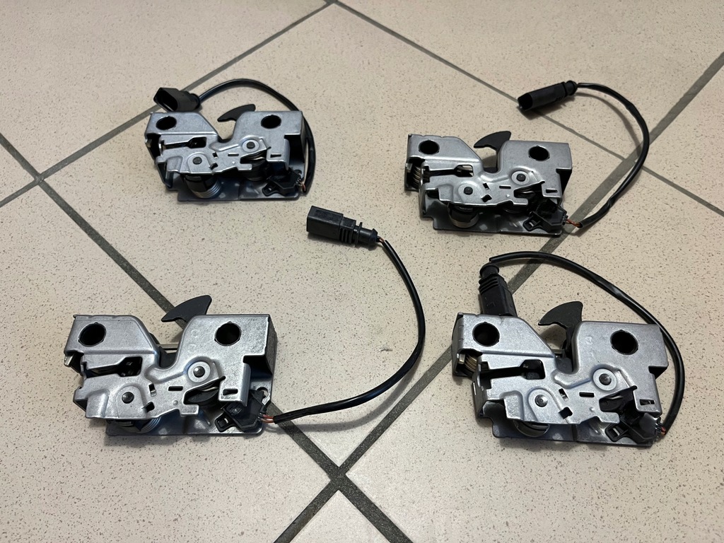 фото №4, Skoda rapid 5ja замок капот засов