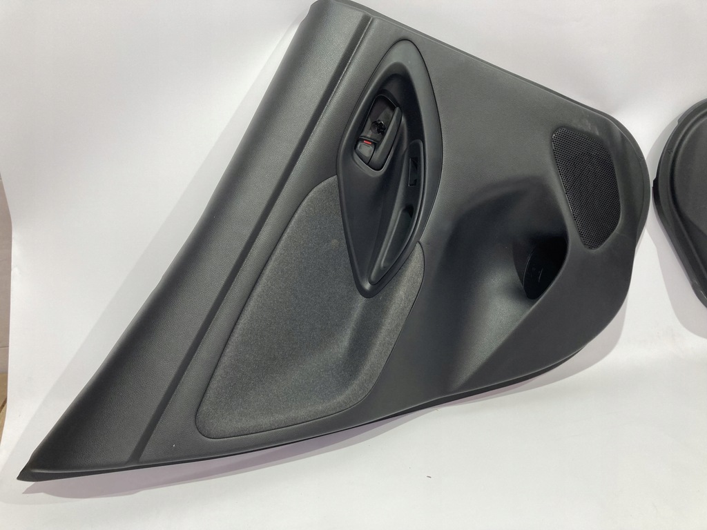 фото №2, Обшивка дверь задняя yaris cross 21-