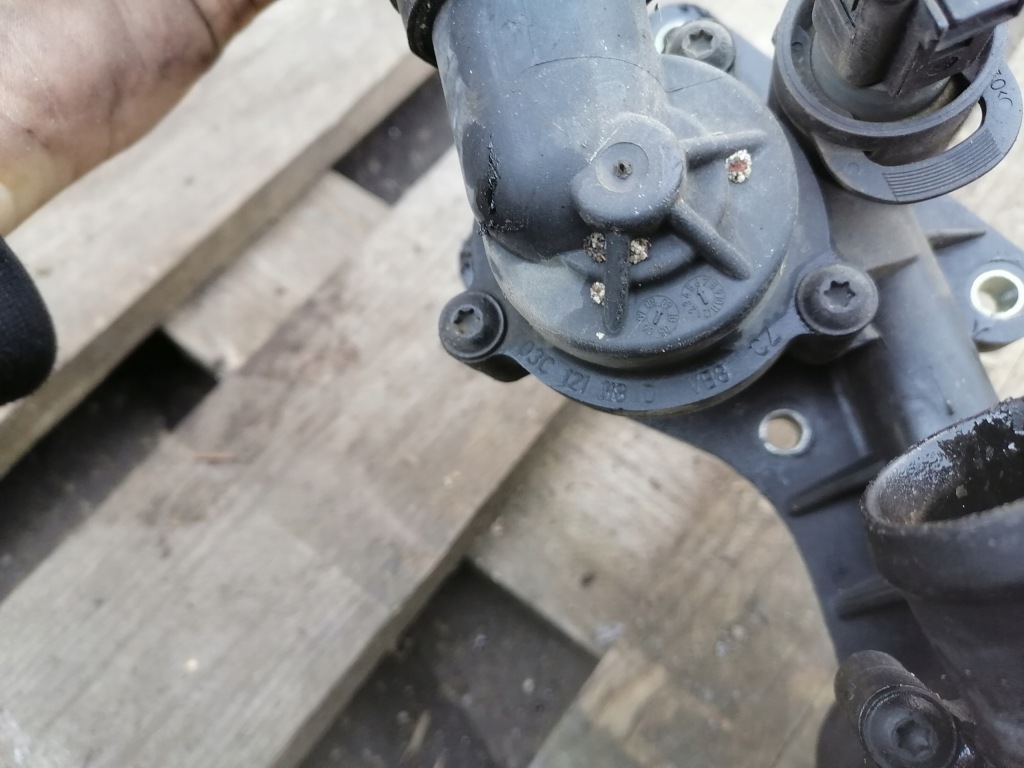 фото №8, Корпус термостата vw touran 1.4 tsi 03c121121d